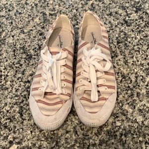 White stripped tennis shoes